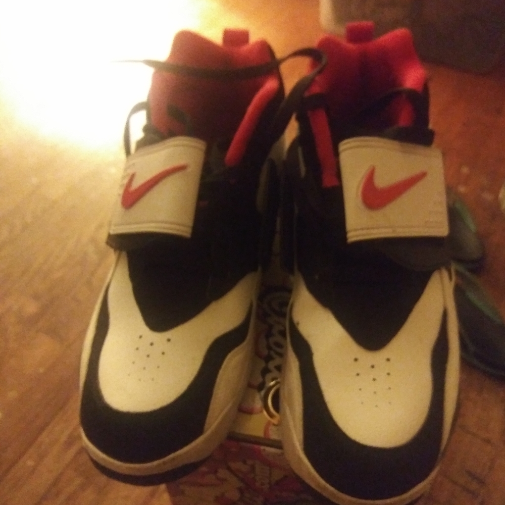 .MENS TENNIS SHOE
